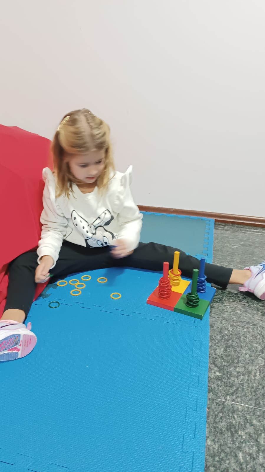 Atividade de encaixe com argolas